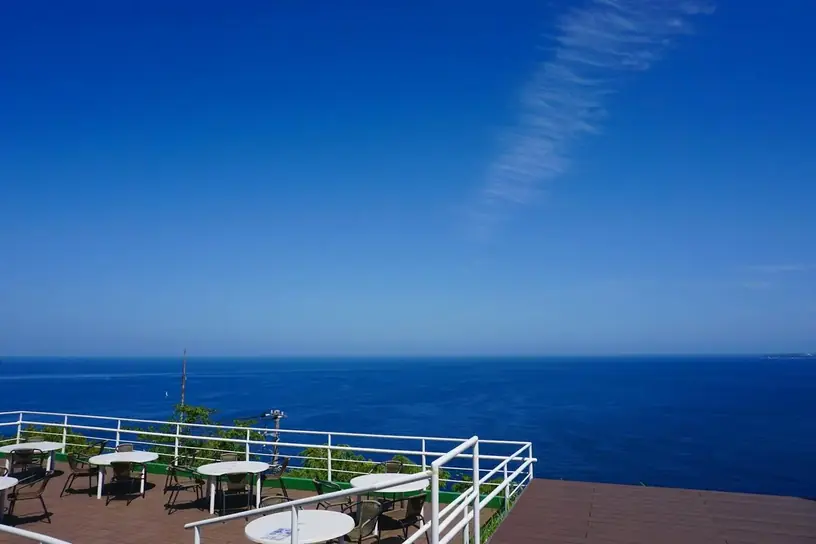 Terraza junto al mar